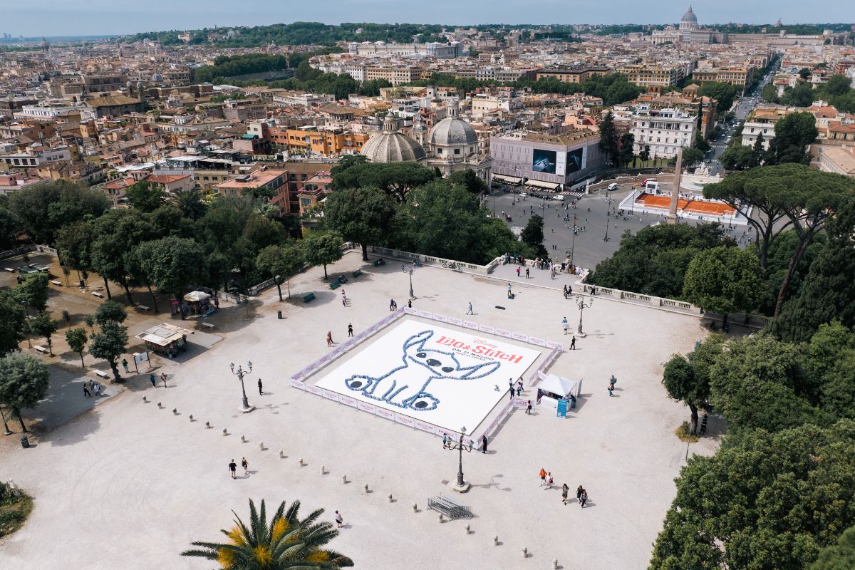 Stitch, l’esperimento 626 alla Terrazza del Pincio a Roma.jpg